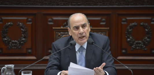 El Gobierno ratificó que no retirará los pliegos de los jueces García Mansilla y Lijo, a pesar de la polémica en el Senado.