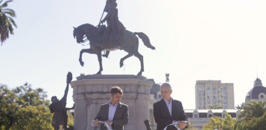 El gobernador Axel Kicillof y el intendente de La Plata, Julio Alak, presentaron este martes la renovada Plaza San Martín de la capital bonaerense. Enterate todos los detalles.