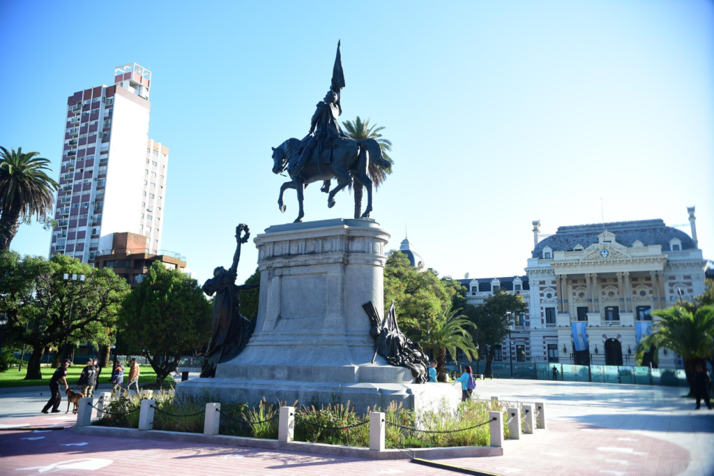 La renovada Plaza San Martín de la ciudad de La Plata.