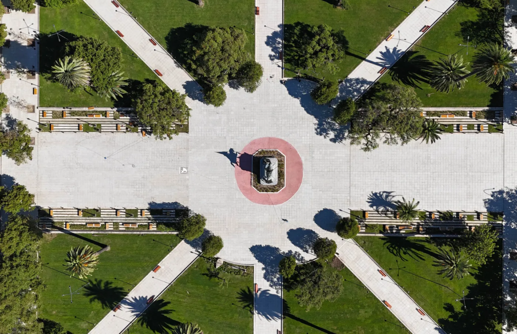 La renovada Plaza San Martín de la ciudad de La Plata. 