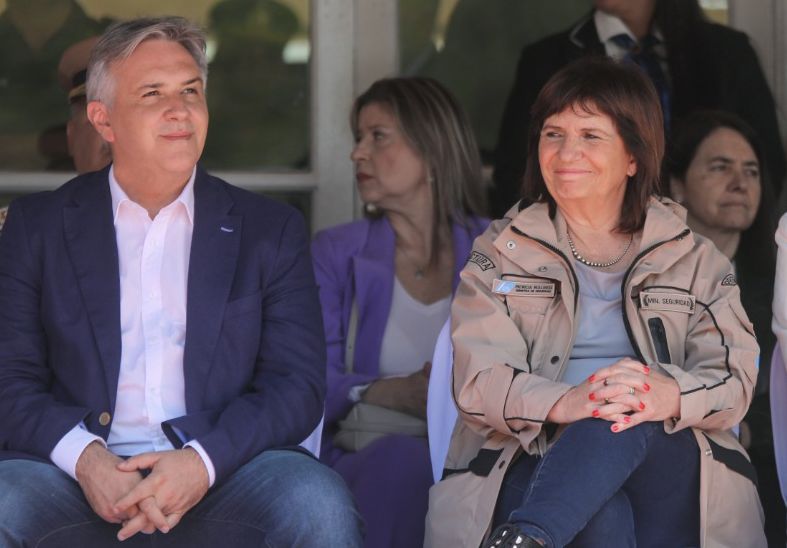 La ministra de Seguridad de la Nación, Patricia Bullrich, junto con el gobernador de Córdoba, Martín Llaryora.