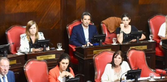 El kirchnerismo presentó en el Senado bonaerense un proyecto para que las elecciones sean concurrentes y le sumó presión a Kicillof.