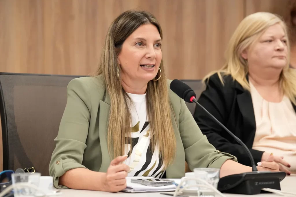 Silvia Lospennato encabeza el debate para ajustar la duración de las sesiones y acotar las cuestiones de privilegio en Diputados.