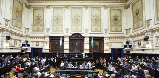 En su primera sesión ordinaria del año, la Cámara de Diputados bonaerense dio media sanción a la ley que amplía las licencias para los estatales bonaerenses.