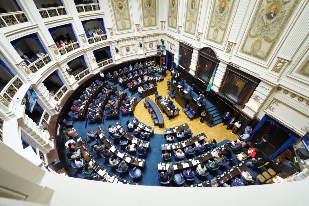 La Cámara de Diputados bonaerense convirtió en ley el proyecto de Kicillof que prohíbe que los deudores alimentarios puedan ser candidatos a cargos públicos.