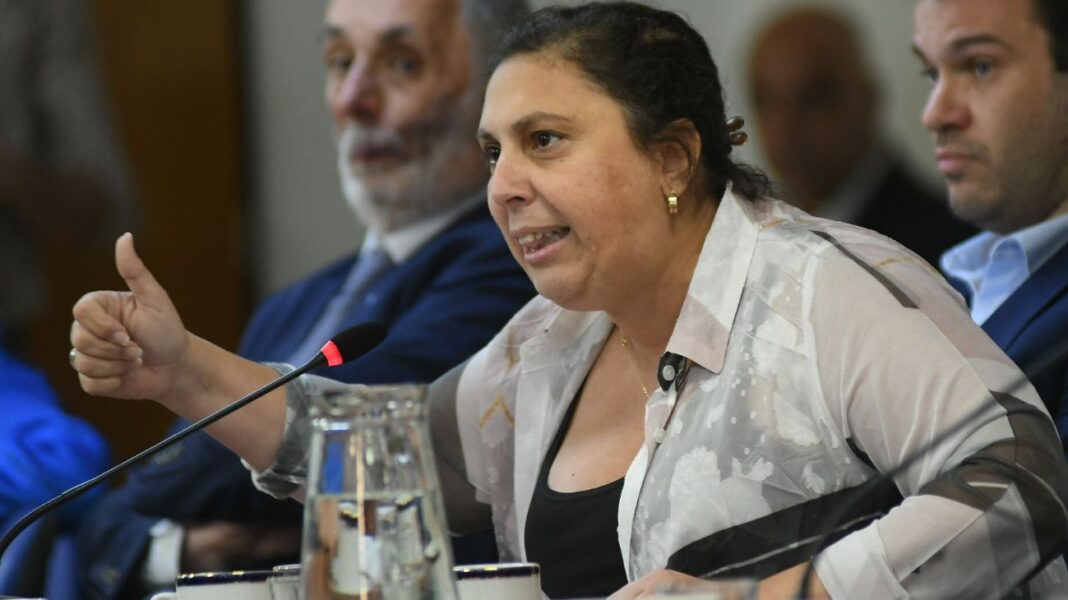 La Coalición Cívica exige que Adorni renuncie a su cargo de vocero para continuar con su candidatura a legislador porteño en las elecciones 2025.