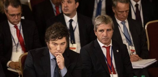 Según señalaron desde Casa Rosada, el Gobierno de Javier Milei entrará en la Fase 3 de su plan económico, luego de que el FMI desembolse los fondos. Entérate cómo sigue.