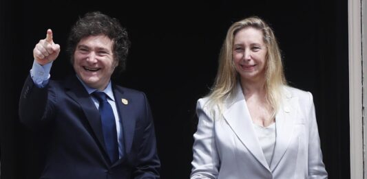 El presidente Javier Milei aseguró este lunes que en la provincia de Buenos Aires el oficialismo irá junto al PRO. “Estamos para ir y ganarle a los kukas”, afirmó.