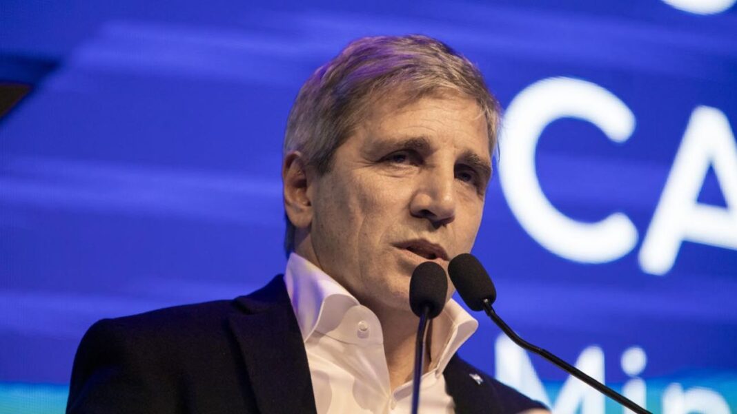 El ministro de Economía, Luis Caputo, volvió a salir públicamente para llevar tranquilidad a los mercados, tras una semana convulsionada.