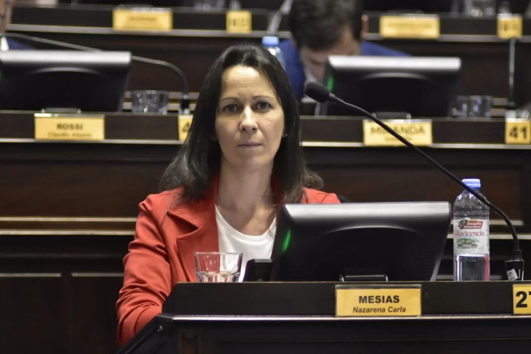 La diputada del bloque Acuerdo Cívico, Nazarena Mesías, anunció su renuncia a la Tesorería de la UCR bonaerense por la interna partidaria.