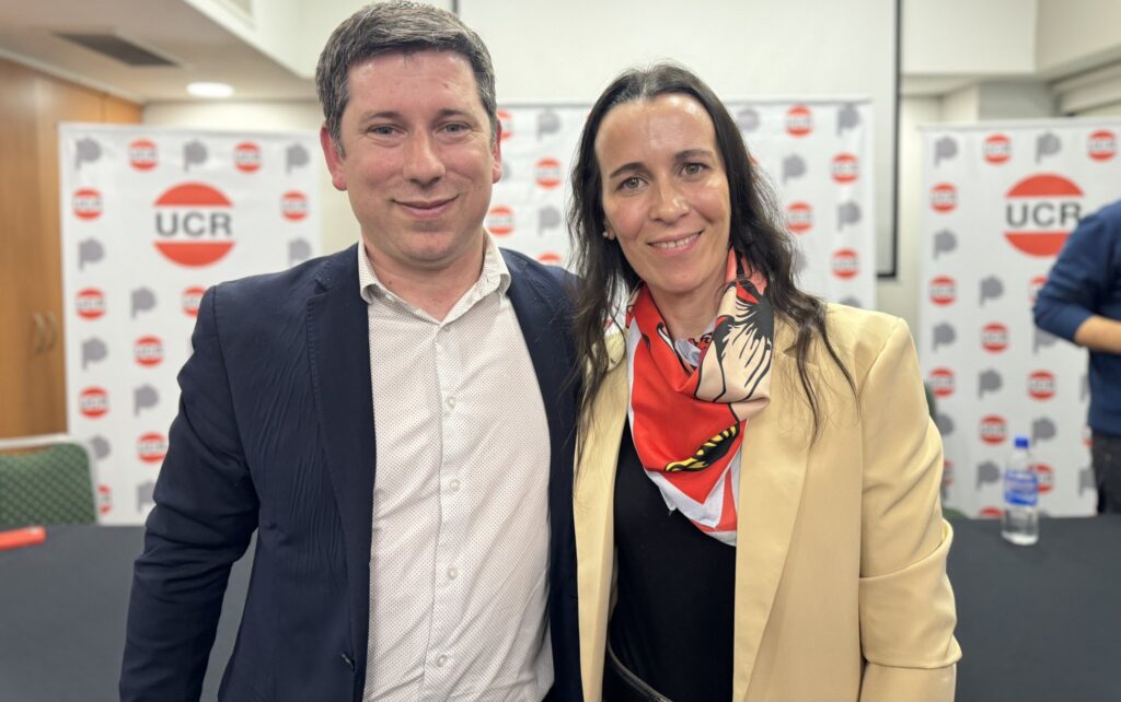 Nazarena Mesías y Pablo Domenichini, la fórmula opositora de la UCR bonaerense.