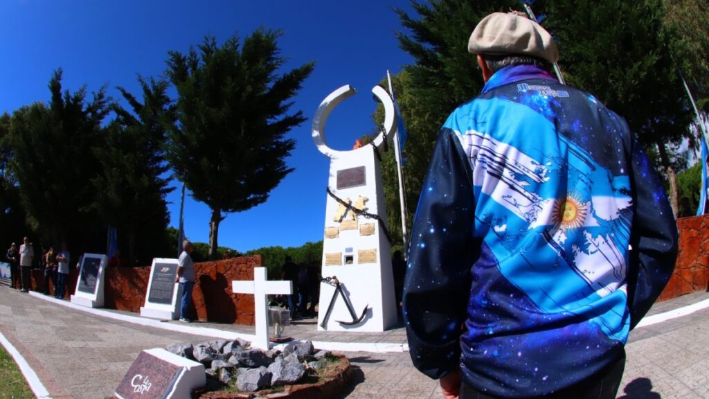 Según indicaron desde La Costa, se rendirá homenaje "a los héroes que dieron su vida por la patria".