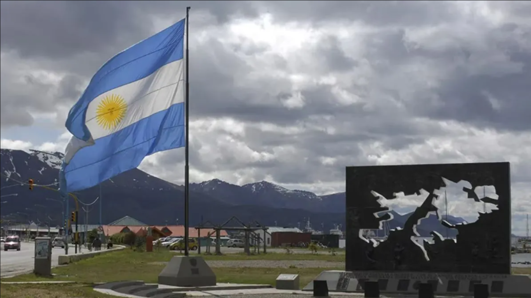La diputada bonaerense de Unión por la Patria, Lucía Iañez, reflexiona sobre los caídos en las Islas Malvinas y la coyuntura nacional.