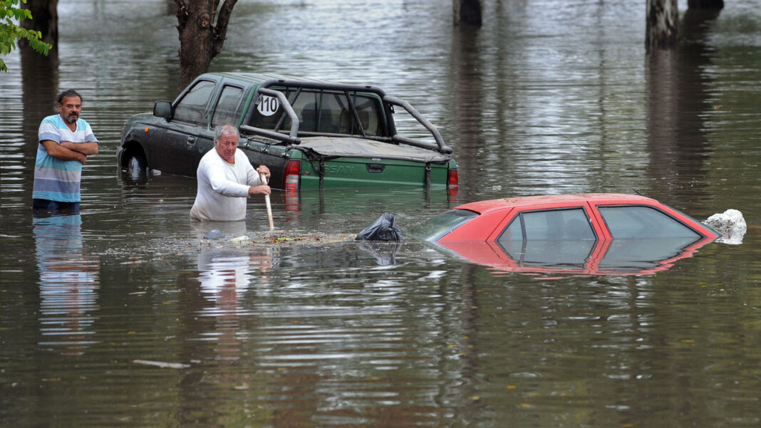 Los vecinos de La Plata recuerdan hoy la trágica inundación del 2 y 3 de abril de 2013, un desastre que dejó 89 víctimas fatales reconocidas oficialmente.