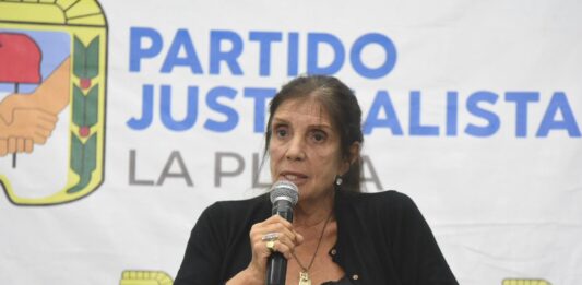 Teresa García pasó por el PJ de La Plata y habló con militantes de La Cámpora sobre las discusiones que aquejan al peronismo respecto de las elecciones 2025.