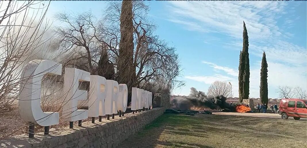 La Federación de Obreros Ceramistas denunció que la crisis económica en la planta de Olavarría de Cerro Negro es falsa.