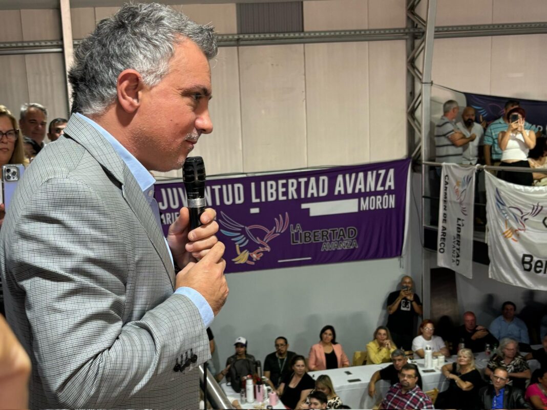 El responsable del armado de La Libertad Avanza bonaerense, Sebastián Pareja, apunta a fortalecer una base legislativa propia que garantice gobernabilidad.