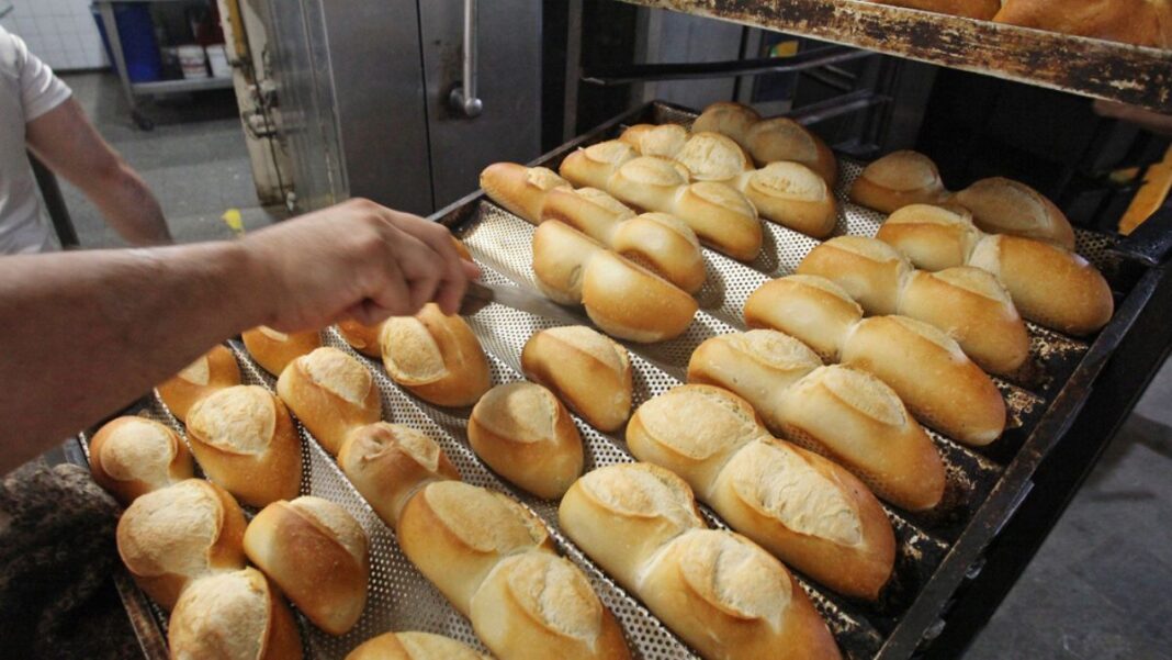 Agrupaciones de panaderos bonaerenses advirtieron que por la suba de materias primas, el precio del kilo de pan podría rondar los $4.000.