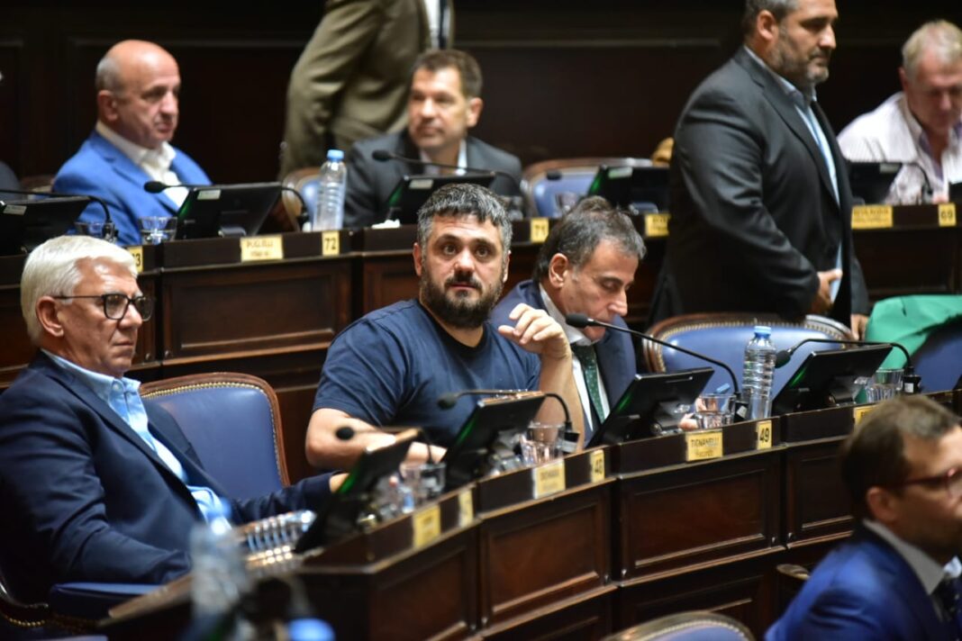 PASO legislatura diputados La Cámpora le marcó la cancha a Kicillof en la Legislatura. Se viene una sesión doble el martes que viene con desdoblamiento en el menú.