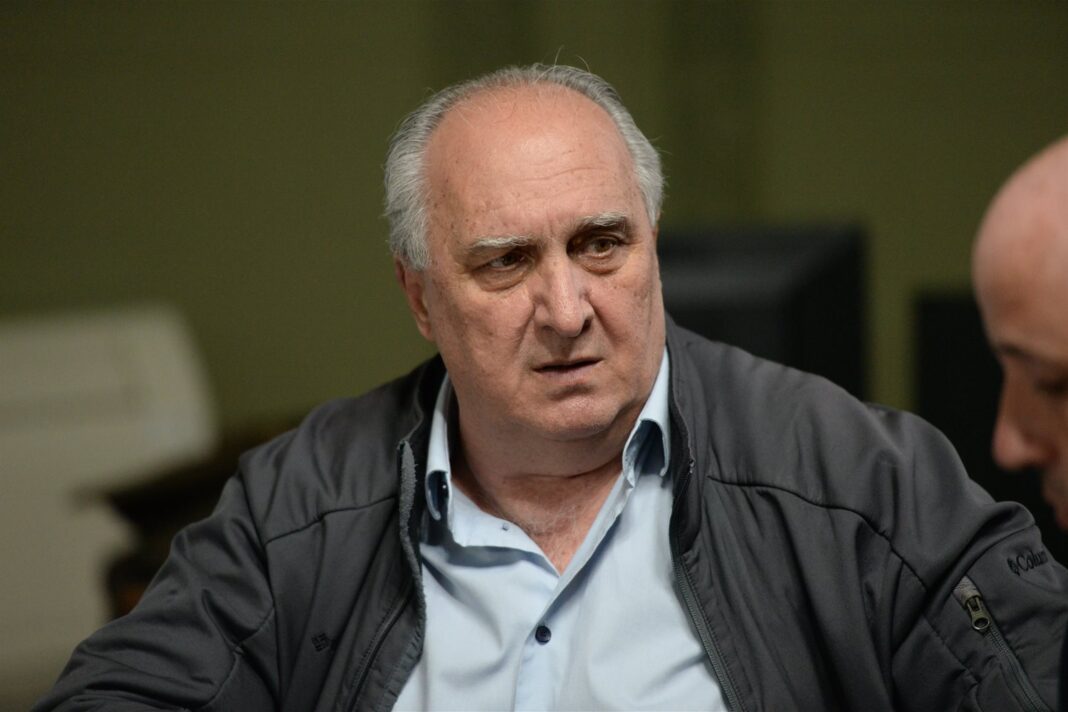 El senador Borgini se despegó de la carta kirchnerista contra Kicillof y apoyó el desdoblamiento electoral.