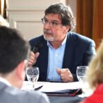 Docentes bonaerenses exigen una reunión con Sileoni por la sobrecarga laboral UDOCBA pidió una reunión urgente con Alberto Sileoni por la sobrecarga laboral a la que están sometidos los docentes bonaerenses.