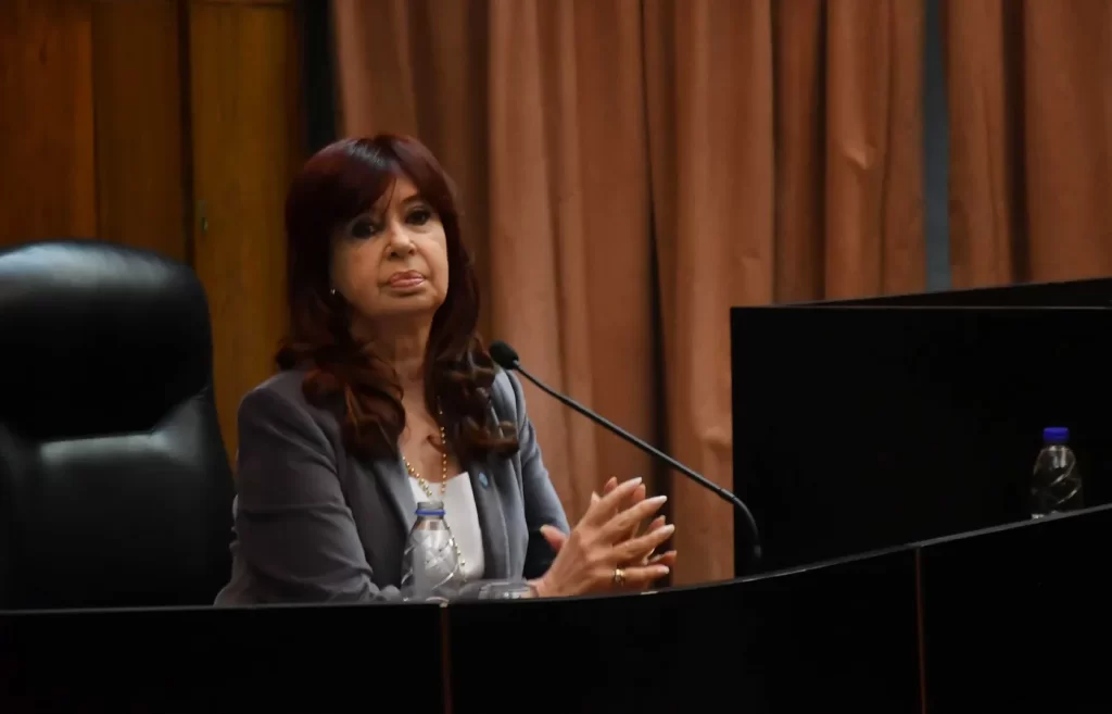 Ficha Limpia: Dirigentes kirchneristas denuncian que el texto apunta contra la expresidenta y actual titular del Partido Justicialista (PJ), Cristina Fernández de Kirchner