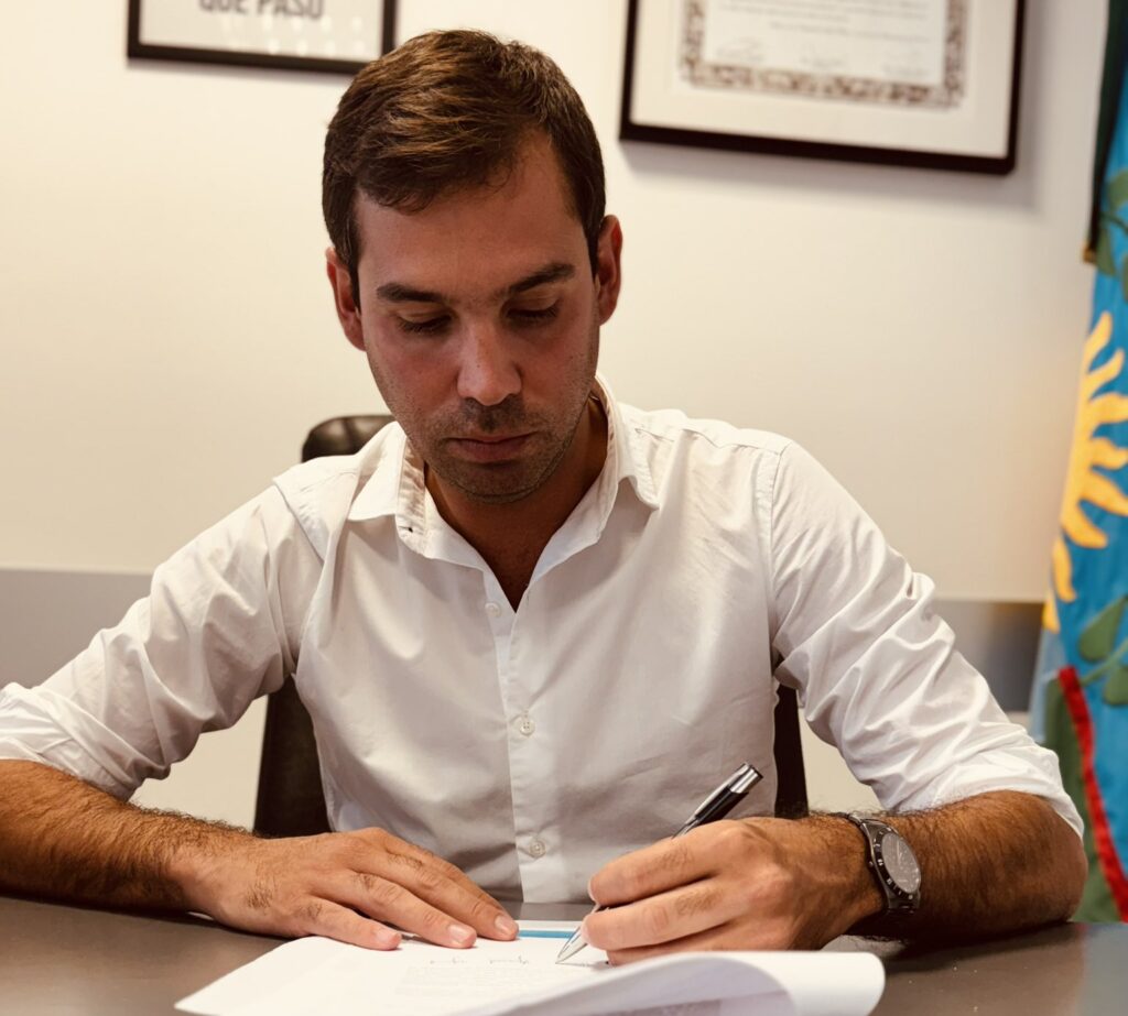 El diputado bonaerense, Valentín Miranda, expresó su preocupación por la paralización de obras en el Río Salado.