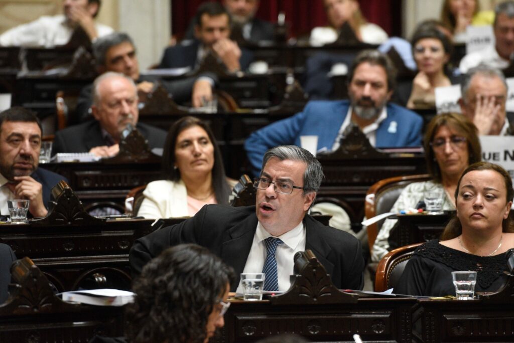 Diputados de la oposición encabezan este martes una sesión especial para investigar el escándalo cripto, en el que el presidente Javier Milei promocionó el token $LIBRA.