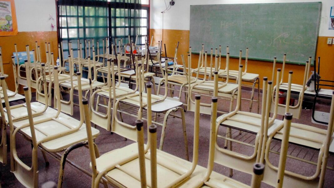 Senadores bonaerenses reflotan el proyecto de ley para declarar la educación como servicio esencial. Enterate todos los detalles.