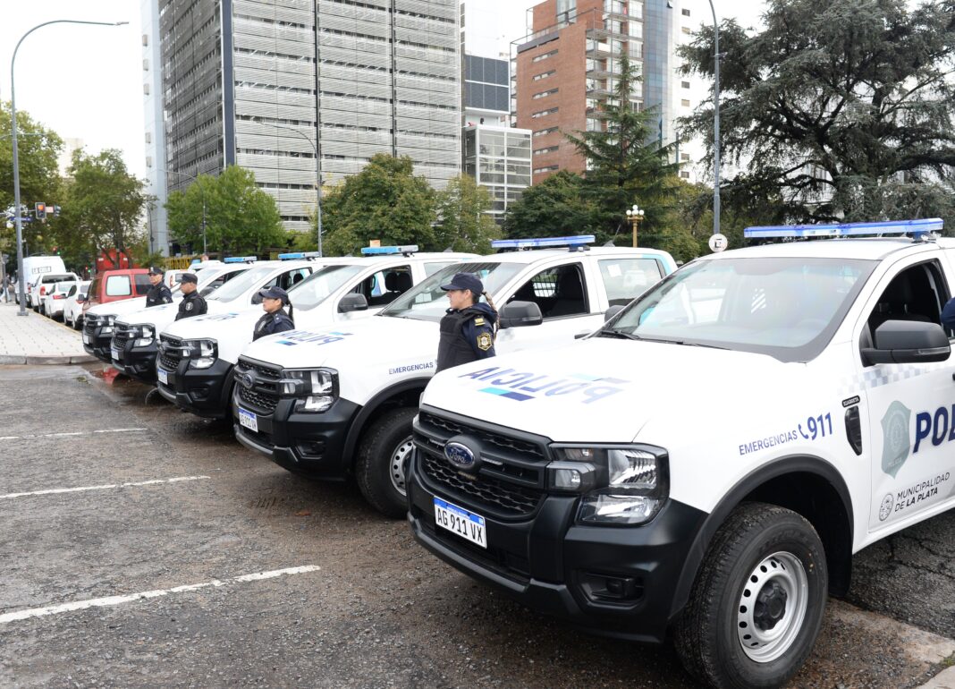 El intendente de La Plata, Julio Alak, y el gobernador Axel Kicillof oficializaron la adhesión del municipio a la Plataforma Multiagencia de Seguridad.