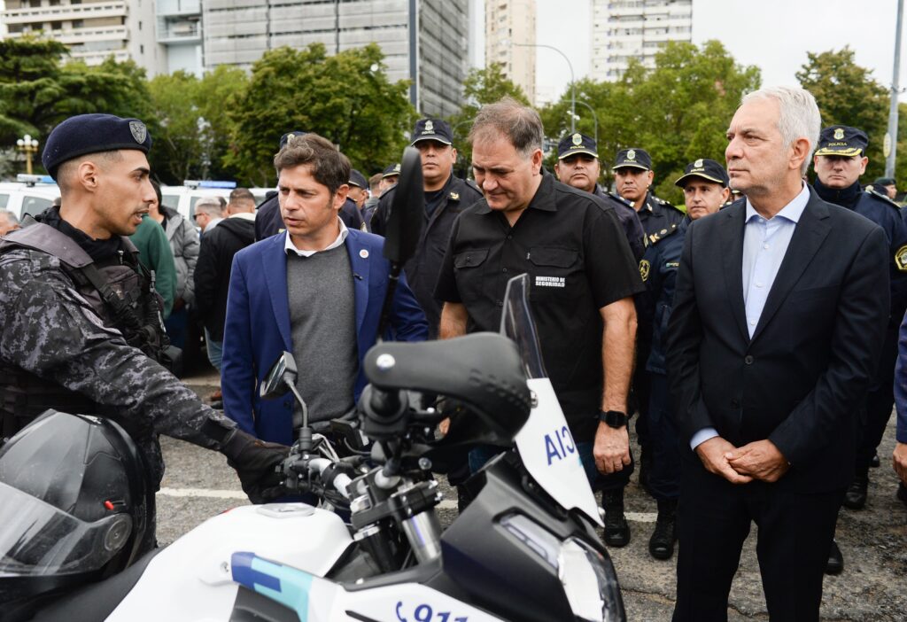 El gobernador Axel Kicillof, el ministro provincial, Javier Alonso, y el intendente de La Plata, Julio Alak.