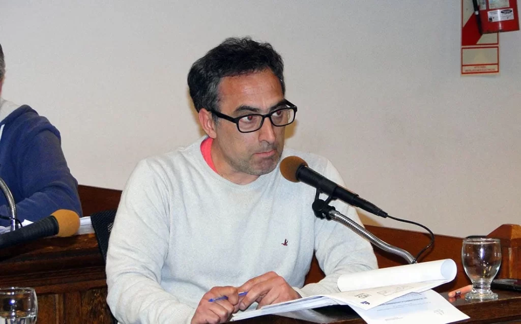 Acusan al concejal de Balcarce, Enrique Guillén, de maltratar empleados del área de Faltas.