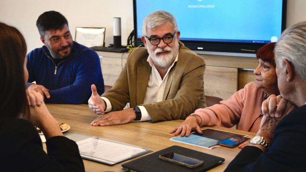 La Costa amplía su oferta educativa al firmar un acuerdo con la UBA, por lo que se podrá cursar diseño gráfico en el distrito.