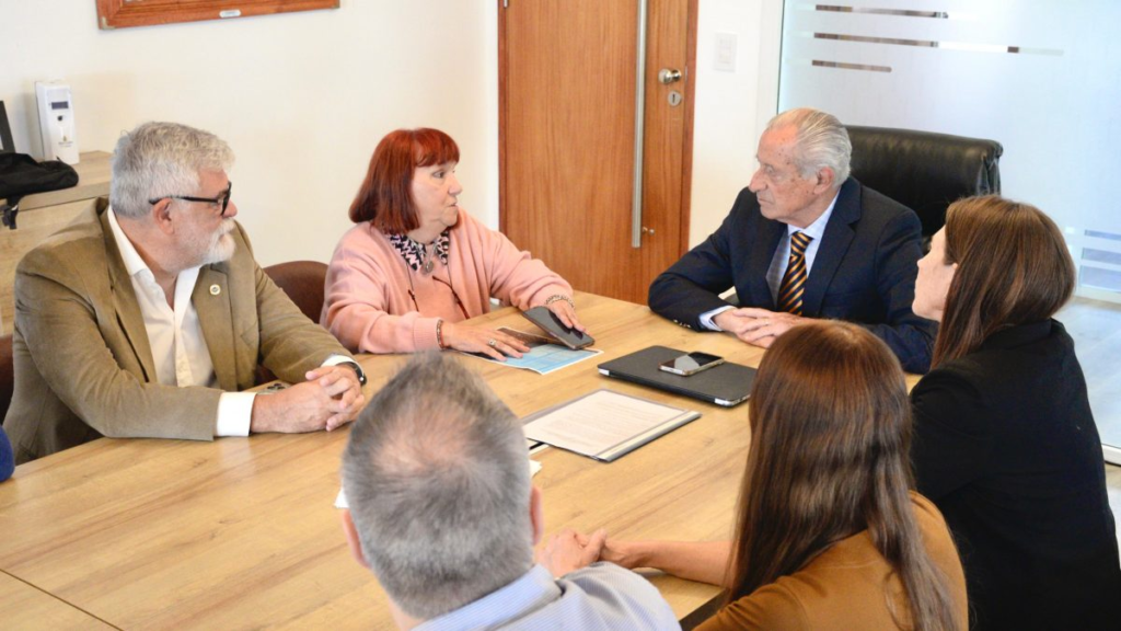 La Costa amplía su oferta educativa al firmar un acuerdo con la UBA, por lo que se podrá cursar diseño gráfico en el distrito.