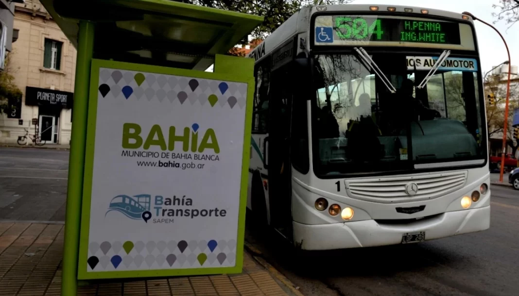 Suspendieron el servicio de transporte por el paro de la CGT y una serie de ataques vandálicos a colectivos.