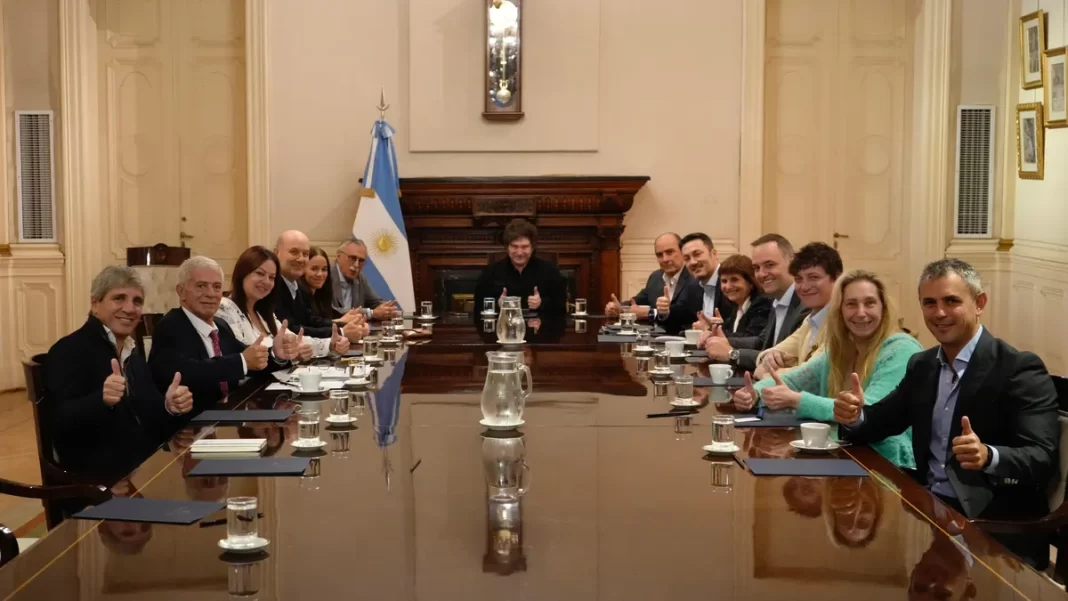 El gobierno nacional, a cargo de Javier Milei, crítico el paro general de la CGT. “Es uno de los coletazos de quienes viven de la extorsión y el apriete”.