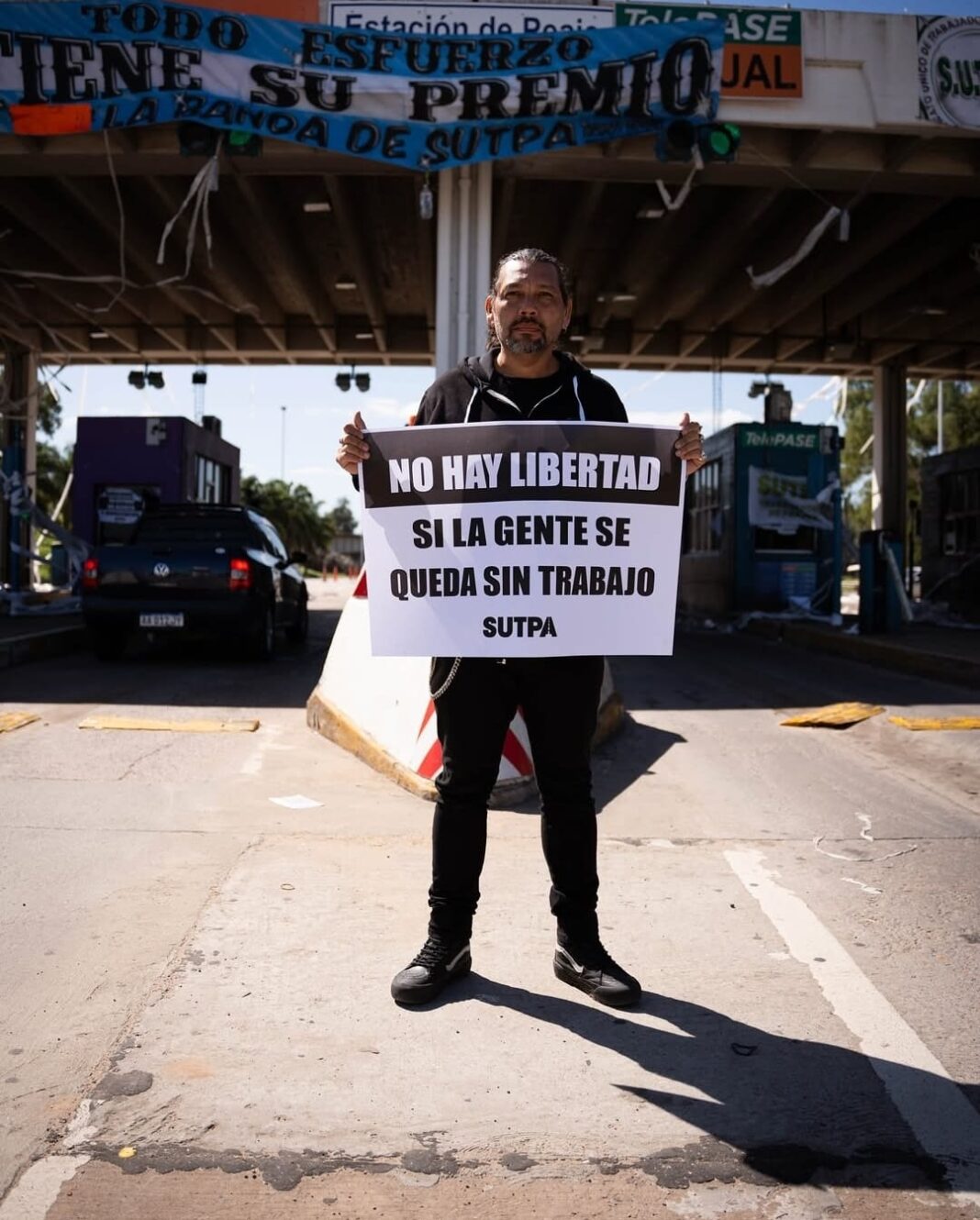 Los trabajadores de peajes iniciaron una jornada de protesta con barreras levantadas y cortes de carriles en la Autopista Riccheri.