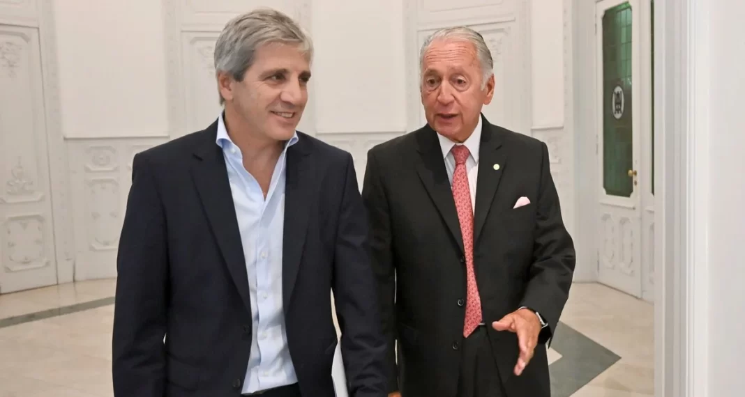 La Unión Industrial Argentina (UIA) le pidió al gobierno Nacional, a cargo de Javier Milei, salió a pedir una rebaja de contribuciones patronales para hacerle frente a la crisis.