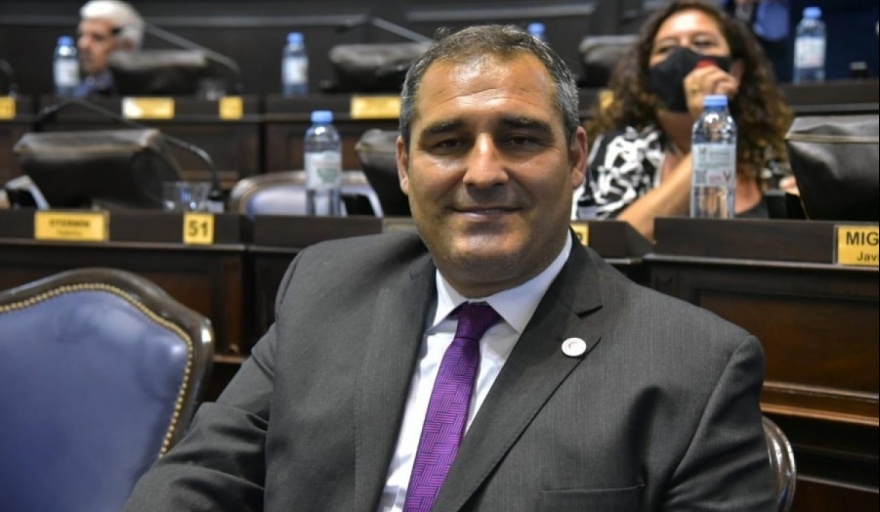 A través del proyecto, Malpeli advirtió sobre la incertidumbre que atraviesa el personal que trabaja en el predio, así como el impacto de los cambios recientes en la política turística nacional.