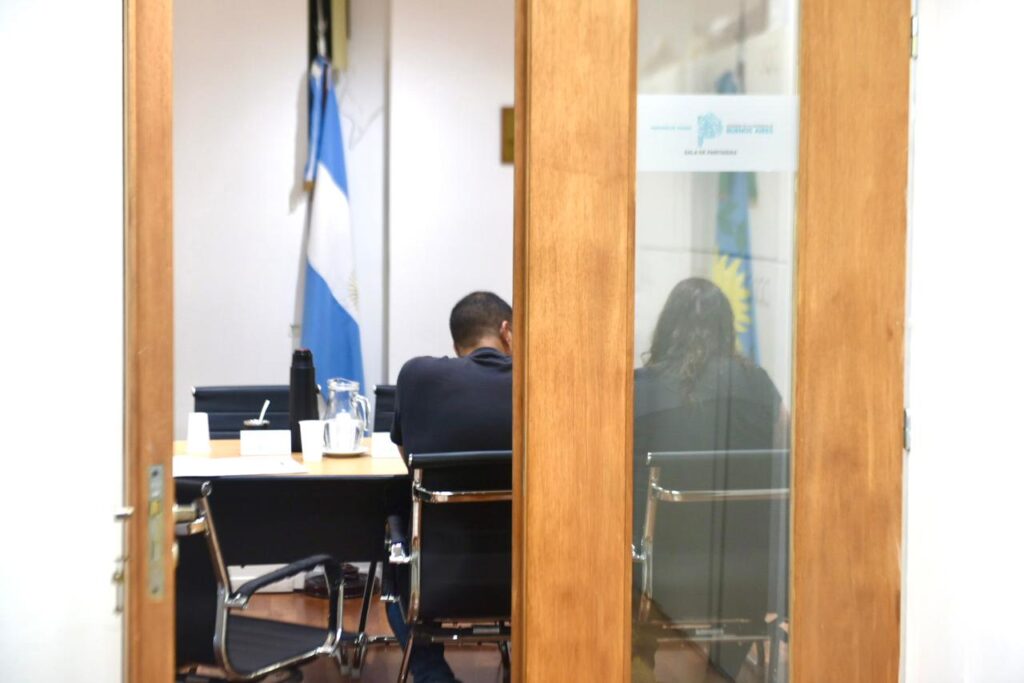 Los gremios de docentes y estatales bonaerenses retomaron este lunes la discusión paritaria.