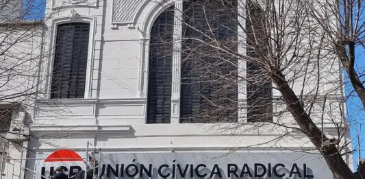 Ramos Padilla falló a favor del oficialismo y Abad continuará al frente de la UCR bonaerense a pesar del descontento opositor.