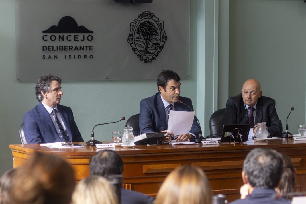 El intendente de San Isidro, Ramón Lanús respondió al pedido de interpelación del possismo y denunció irregularidades de la gestión anterior.