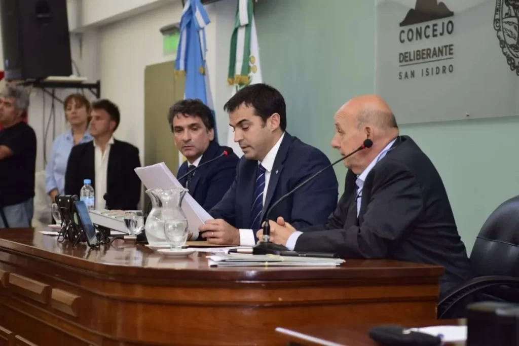Lanús sostuvo que la iniciativa del possismo busca ocultar las irregularidades que, según él, dejó Posse al finalizar su mandato.