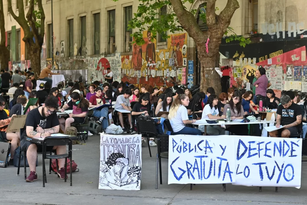 Docentes universitarios lanzan un nuevo paro nacional de 48 horas para reclamar un aumento salarial. “Basta de cepo a nuestros salarios y jubilaciones”, expresaron.
