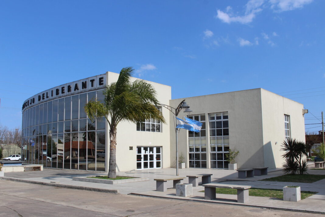 En Bragado, el Concejo decidió suspender su sesión de principios de abril debido a un error en una suplencia, que desencadenó la ruptura de La Libertad Avanza.