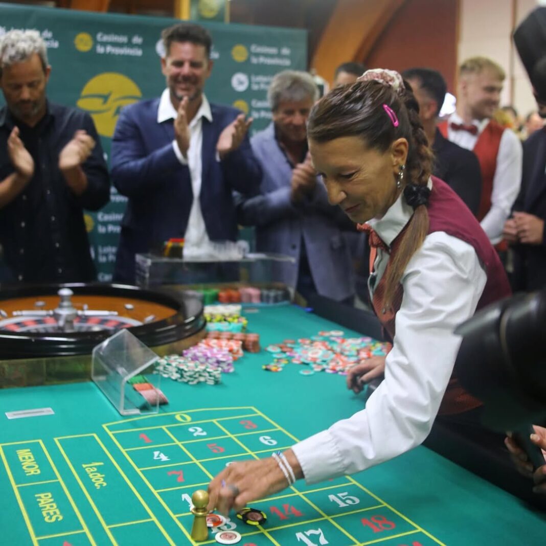 El titular de Lotería y Casinos, Gonzalo Atanasof, quedó en el ojo de la tormenta por un proyecto que investiga un polémico convenio con la empresa BOLDT.