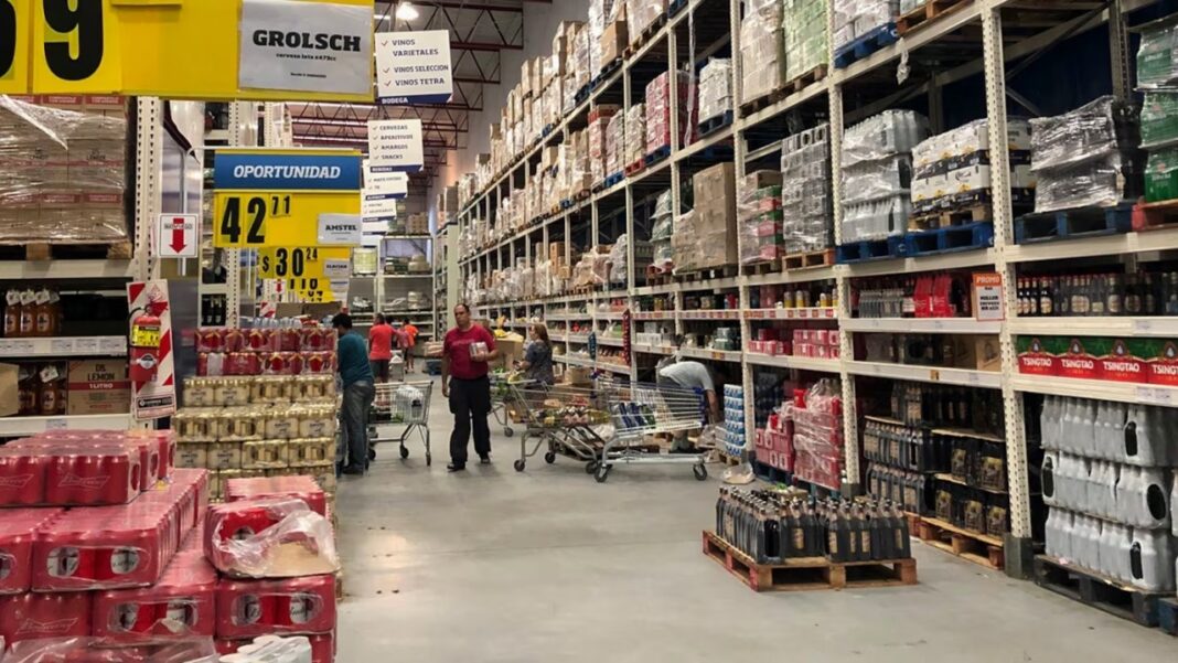 Los supermercados mayoristas rechazaron las listas de precios que llegaron con aumentos 