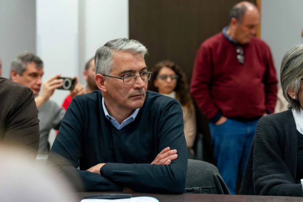 El diputado Carlos Puglelli repudió la decisión de Milei de ampliar las áreas de glaciares habilitadas para la explotación minera. 