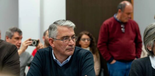 El diputado bonaerense, Carlos Puglelli, repudió la decisión del Ejecutivo nacional de ampliar las áreas de glaciares habilitadas para la explotación minera.