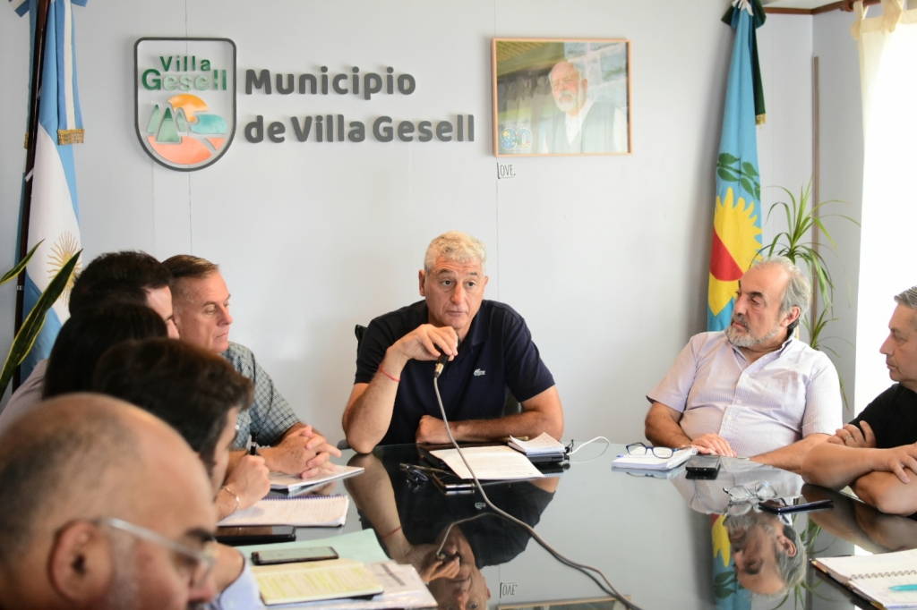 “Decidí además congelar mi salario y el de todos los funcionarios, para que no se vean afectados los salarios de las y los trabajadores municipales”, explicó Barrera.